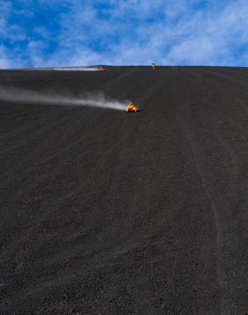 Descenso por las laderas del volcán Cerro Negro.