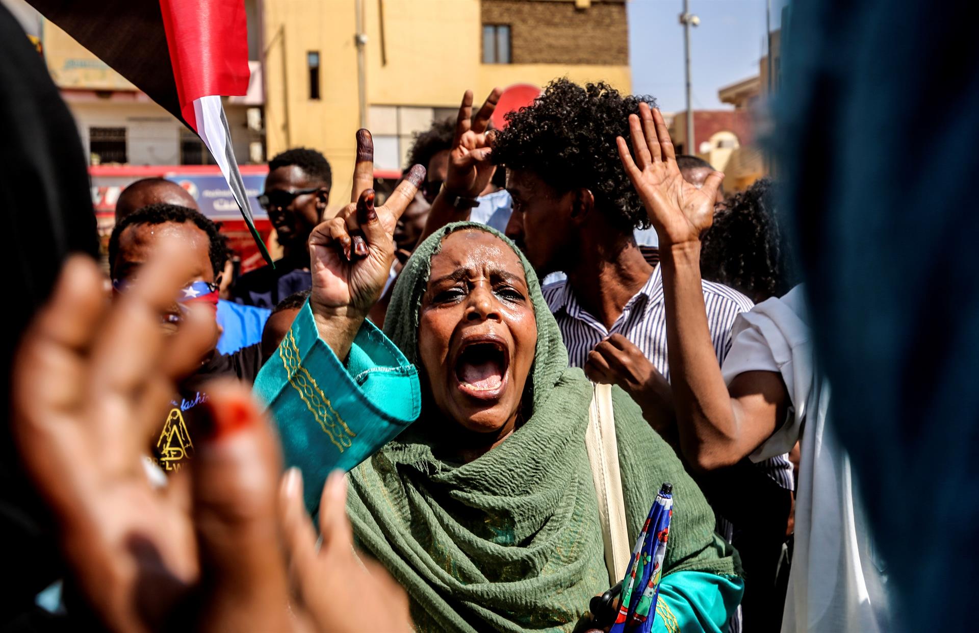 Reportan al menos dos muertos en protestas contra el golpe de estado en Sudán