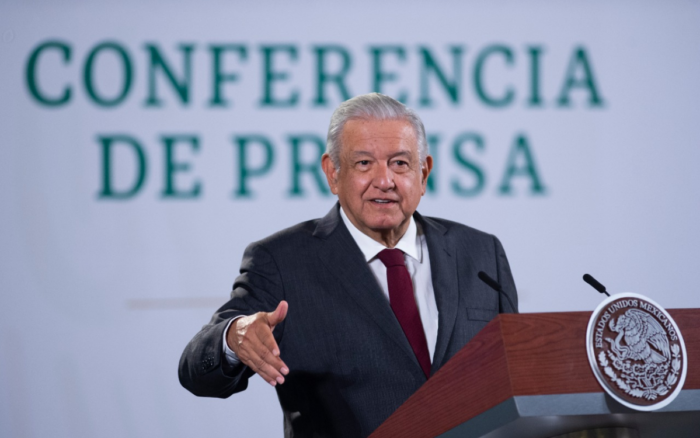 Académicos e intelectuales de la UNAM legitimaron la privatización; Salinas cooptó a casi todos: AMLO