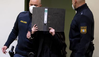 Condenada a diez años de cárcel una yihadista alemana acusada de haber dejado morir de sed a una niña yazidí