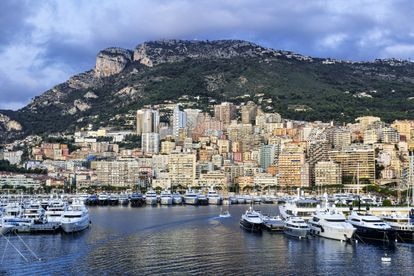 Vista del Puerto Hércules en  Mónaco. 