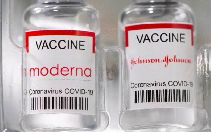 EU coronavirus | FDA autoriza refuerzos de vacunas Moderna y Johnson & Johnson; también aprueba mezclar vacunas