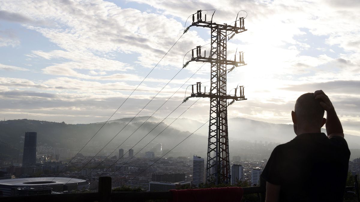 El precio de la luz registra este sábado su mayor caída en casi cuatro semanas