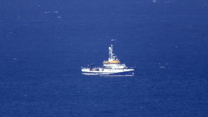 El 'Alvariño' en plenas labores de rastreo en la costa de Santa Cruz de Tenerife, en su búsqueda de las niñas Anna y Olivia.
