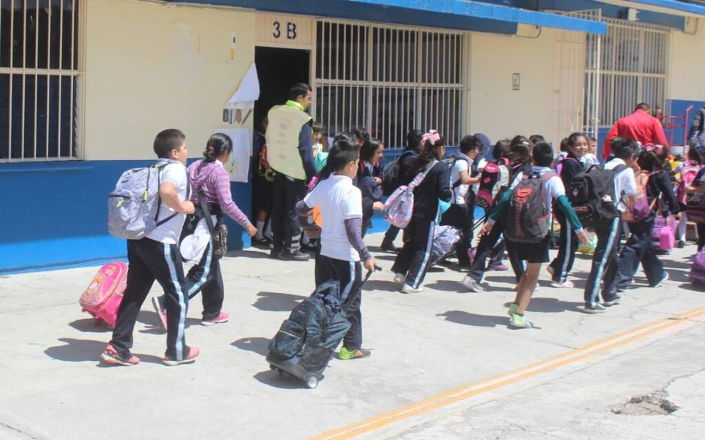 Escuelas públicas esperarán a ser rehabilitadas para regreso a clases, privadas ya lo pueden hacer al cumplir protocolos