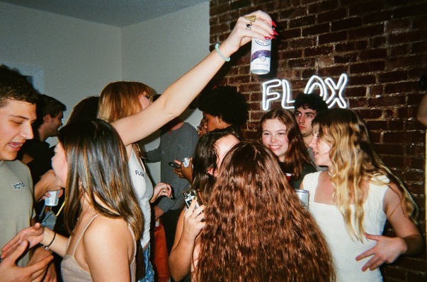 Flox, una aplicación para ayudar a los grupos de amigos a conocerse, está cortejando a estudiantes universitarios en Nueva York