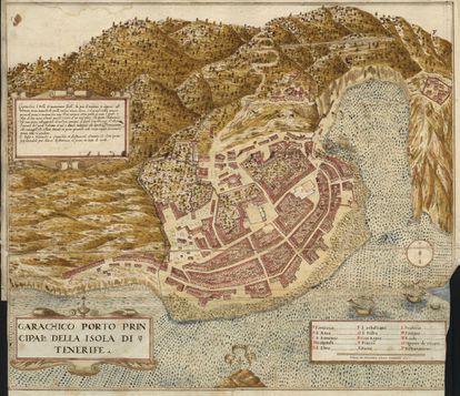 Plano de Garachico realizado por Leonardo Torriani pocos años antes de la erupción, con el puerto abrigado en forma de herradura todavía intacto (a la derecha).