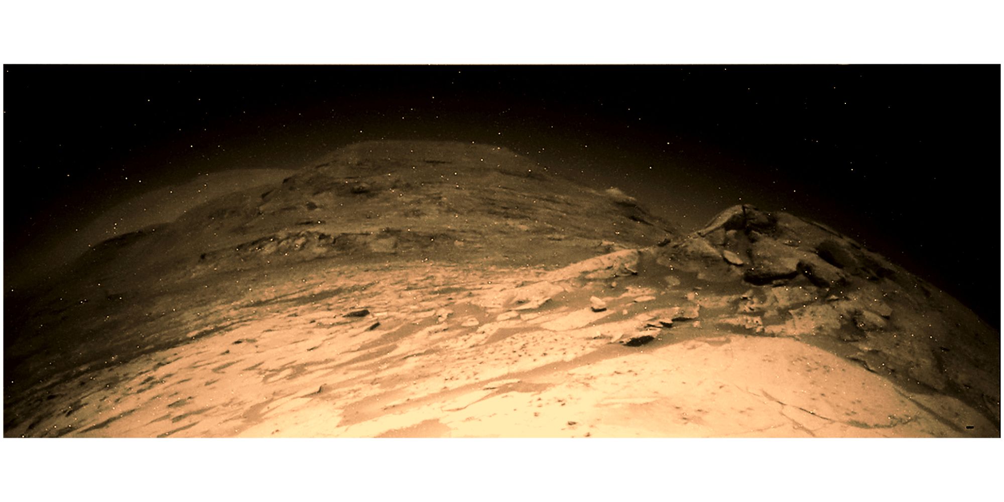 La curiosidad mira hacia una montaña marciana en la nueva foto de un rover