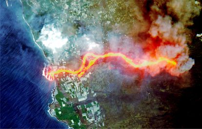 Imagen por satélite del avance de la lava en La Palma, el jueves.