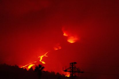 El  volcán de La Palma, fotografiado en la noche del 15 de octubre.