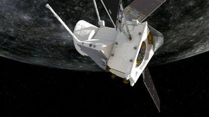 Recreación de la sonda 'BepiColombo' sobrevolando Mercurio.