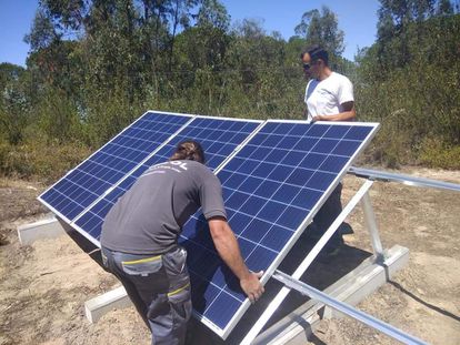 Placas solares colocadas en 2020 a las afueras de Lucena del Puerto.
