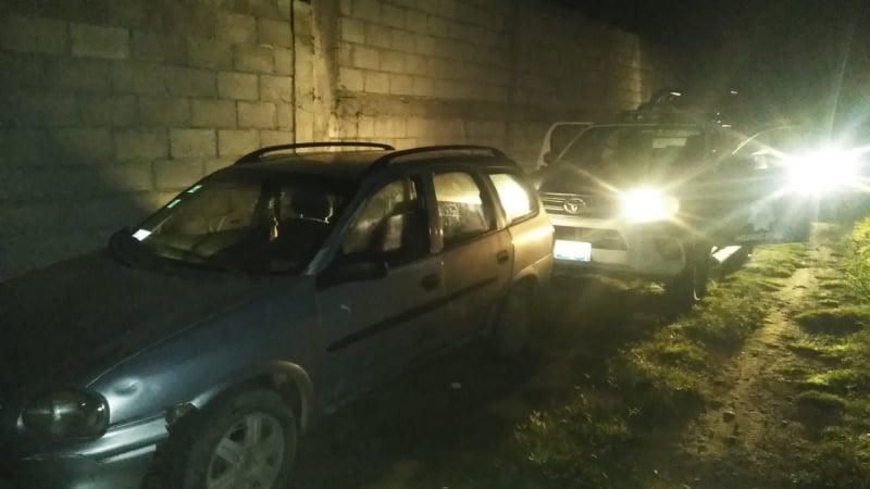 Localizan vehículo robado y abandonado en La Estancia, San Juan del Río