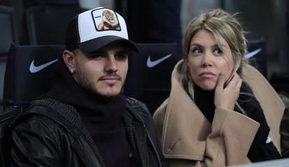 Mauro Icardi y Wanda Nara presencian un partido en Milán, en febrero de 2019.