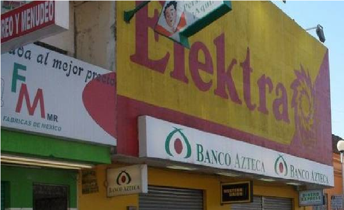 Mujer embarga a Elektra, gana juicio por deuda que Banco Azteca no quiso pagar por 330 mil pesos