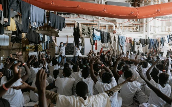 Permitirán a barco de MSF desembarcar en Sicilia a 367 migrantes