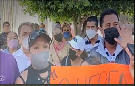 Piden reubicación “Vecinos Unidos de La Rueda” protestan en Centro Cívico, se niegan  recibir apoyos anunciados por gobierno