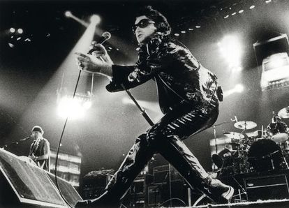 Bono, el cantante de U2, durante la emblemática gira 'ZOO TV' en los noventa.