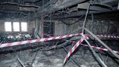 Interior del barco tras el incendio en el que fallecieron 159 personas.