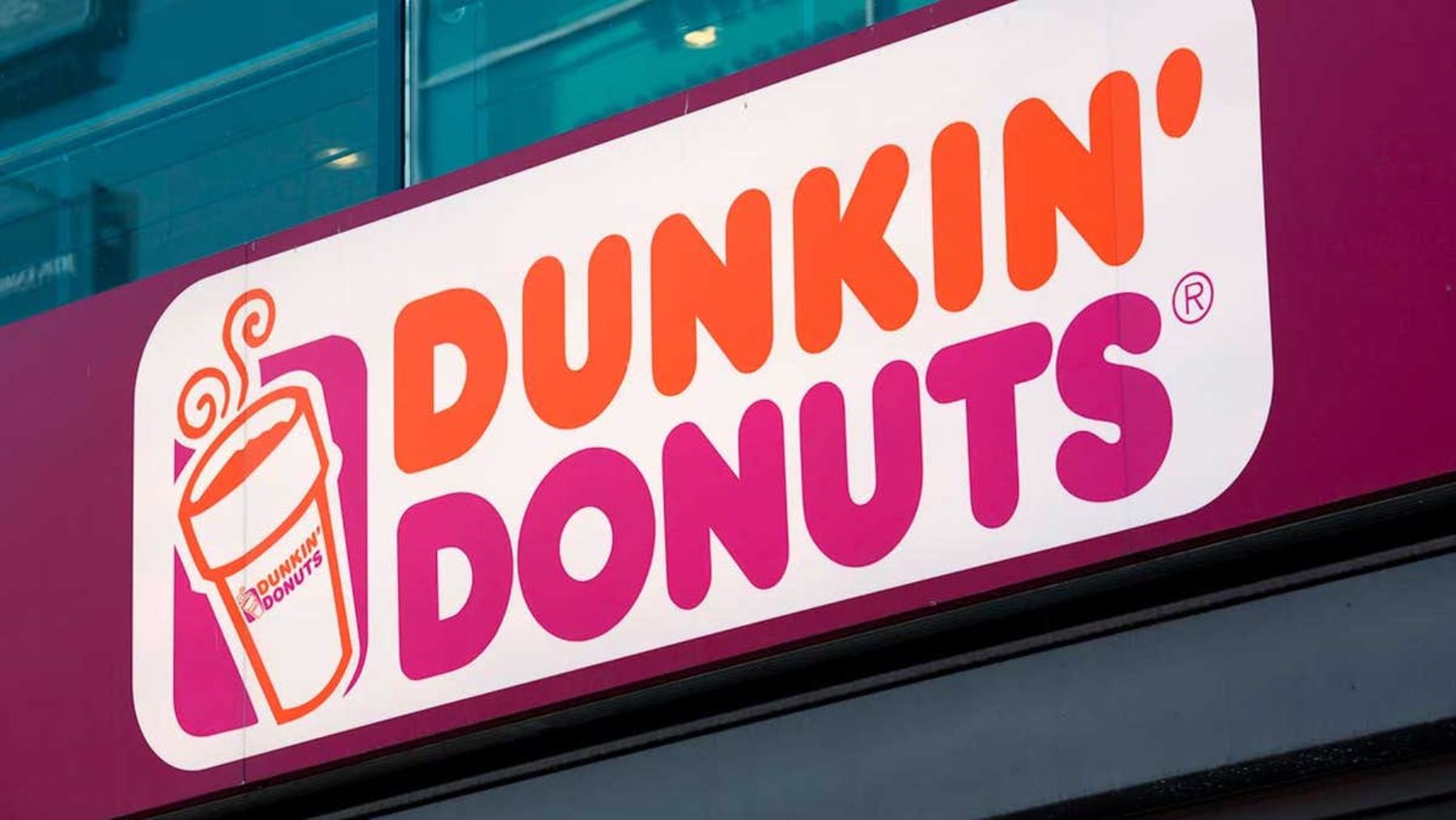¿Por qué Dunkin Coffee se llama en el resto del mundo Dunkin Donuts excepto en España?