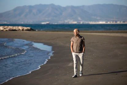 Carlos Salillas, en la playa de El Palo (Málaga).