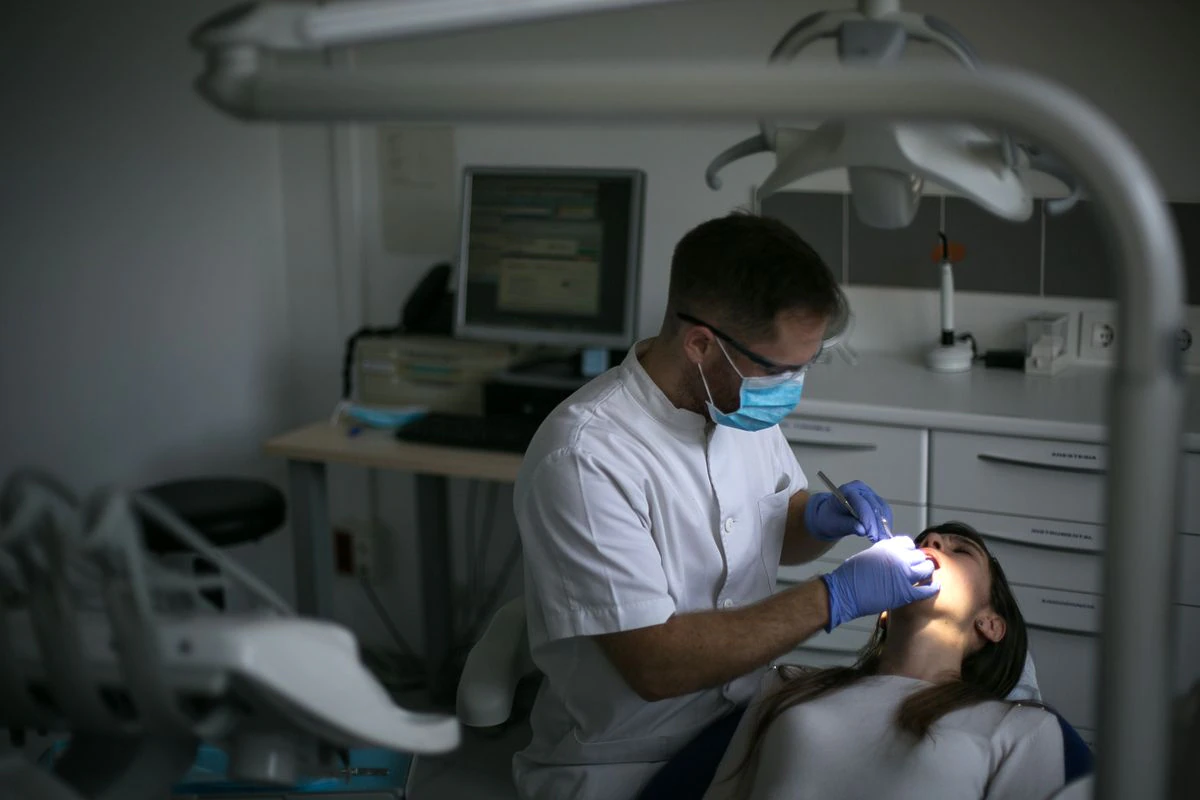 El dentista y los medicamentos suponen el mayor gasto sanitario directo de los hogares españoles