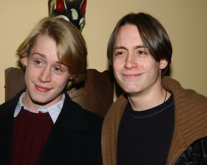 Macaulay Culkin y Kieran Culkin durante el estreno en 2001 del musical 'Summer of '42' en Los Ángeles.