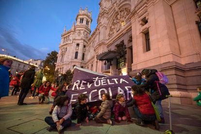 La protesta de Revuelta Escolar delante del Ayuntamiento de Madrid. 