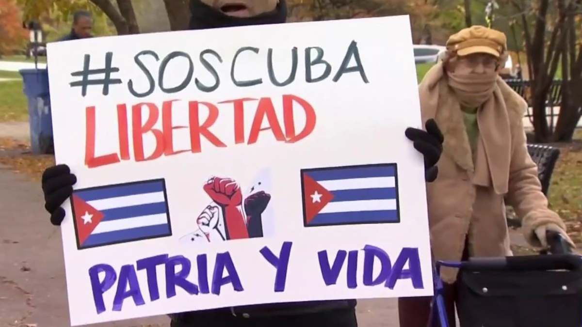 Cubanos en Chicago alzan sus voces en apoyo a marcha pacífica en su país natal