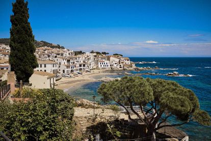 La playa de Port Bo, en Calella de Palafrugell (Girona), esencia de la Costa Brava.