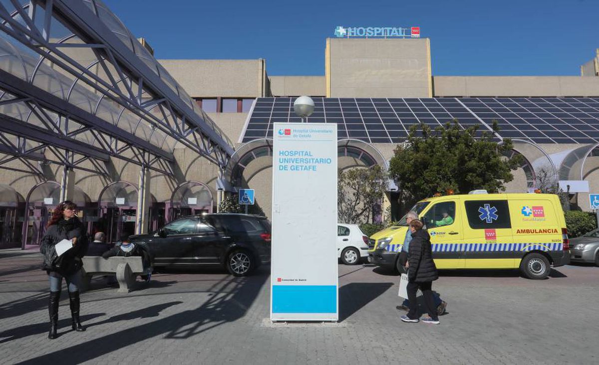 Un hospital madrileño ordena enviar a extranjeros sin tarjeta sanitaria a la privada para que “abonen la atención”