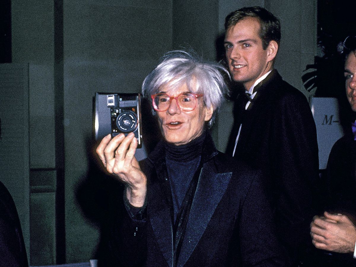 Cómo Andy Warhol llenó su casa de antigüedades por amor