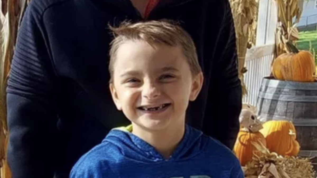 Niño de 8 años muere tras tragedia del desfile navideño de Wisconsin