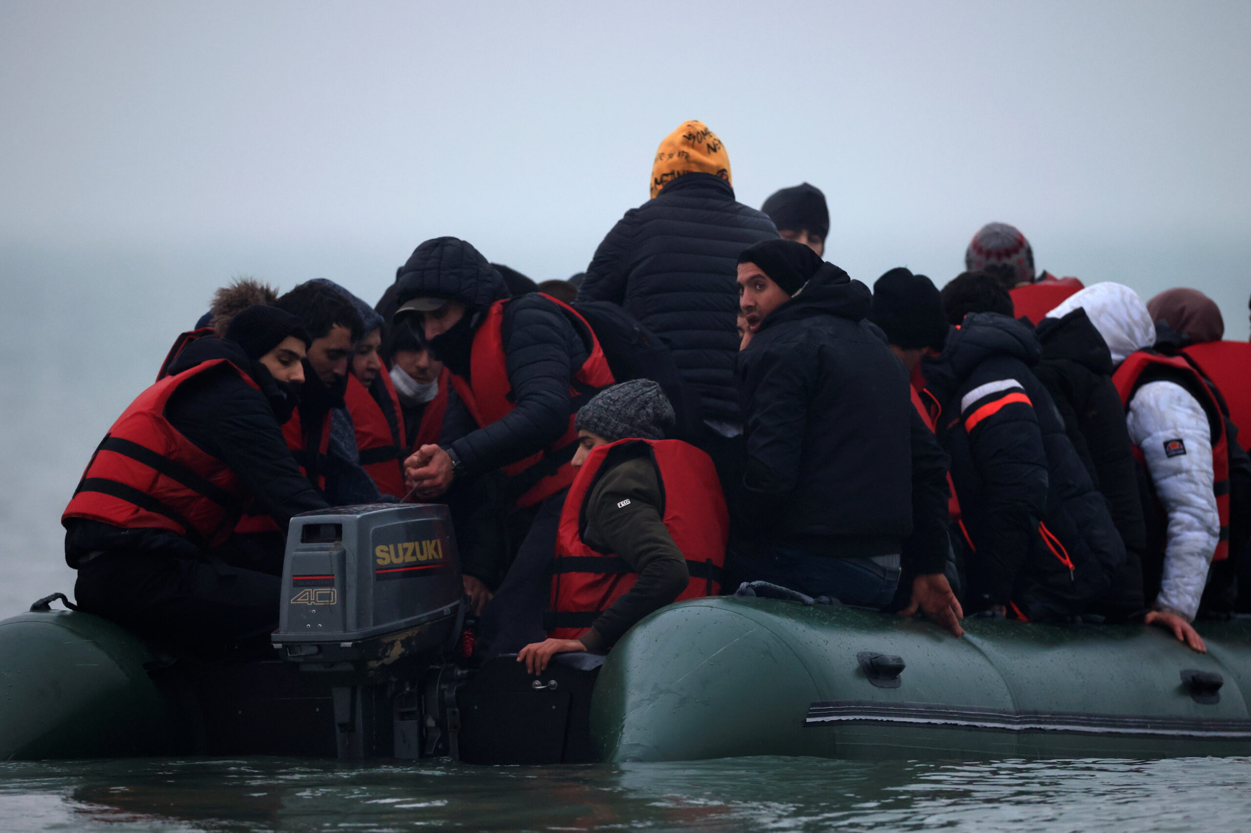 Al menos 20 migrantes mueren en el Canal de la Mancha