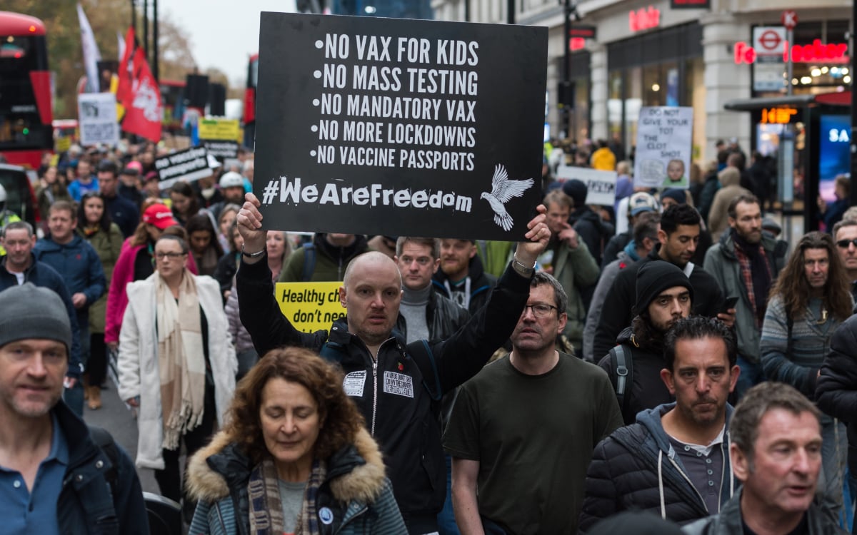 Al menos 35 mil marchan en Viena contra próximo confinamiento