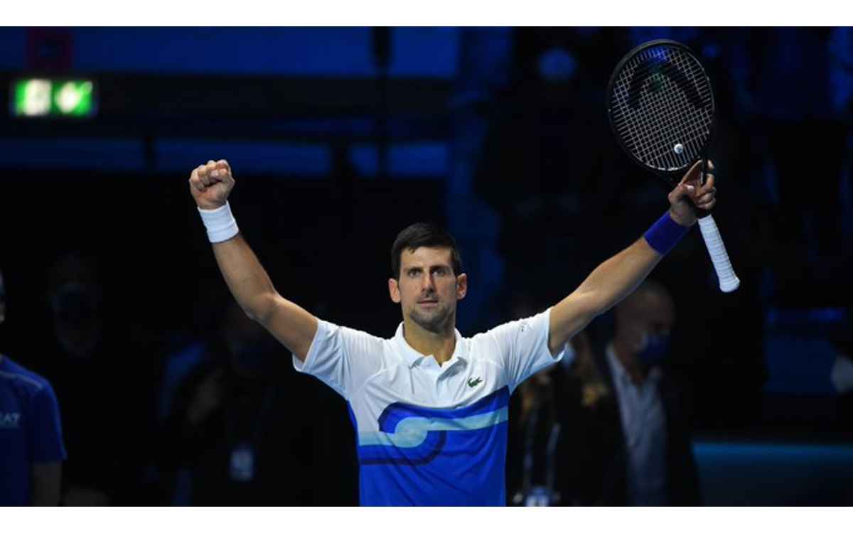 Arrasa Djokovic a Rublev y avanza a semifinales en el Grupo Verde de las Finales ATP | Video