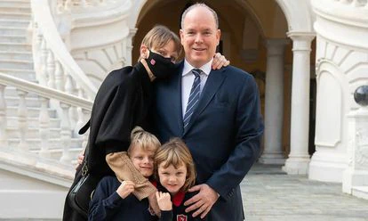 Reencuentro de Charlène con su marido y sus hijos en Mónaco tras seis meses separados, el pasado día 8.
