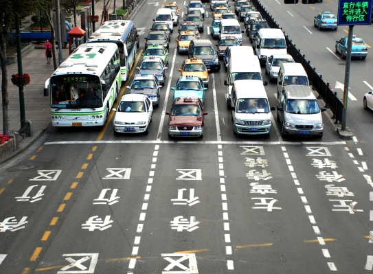 China planea prohibir por completo la venta de automóviles de combustibles fósiles