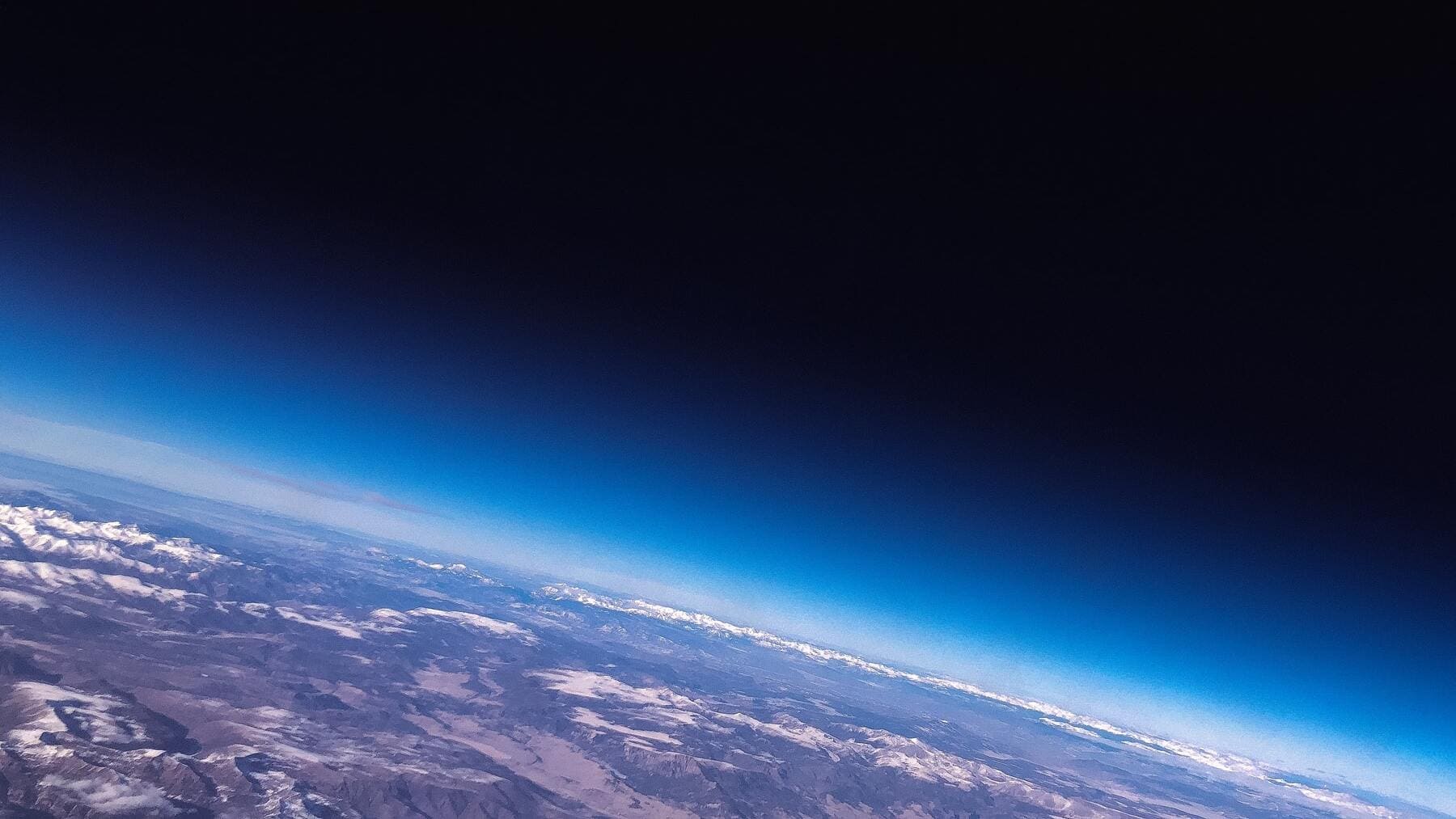 Científicos alertan que la Tierra podría volcarse sobre su eje