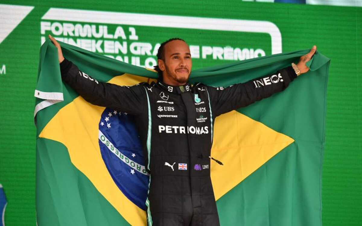 Da Lewis Hamilton una exhibición en el Gran Premio de Brasil | Video