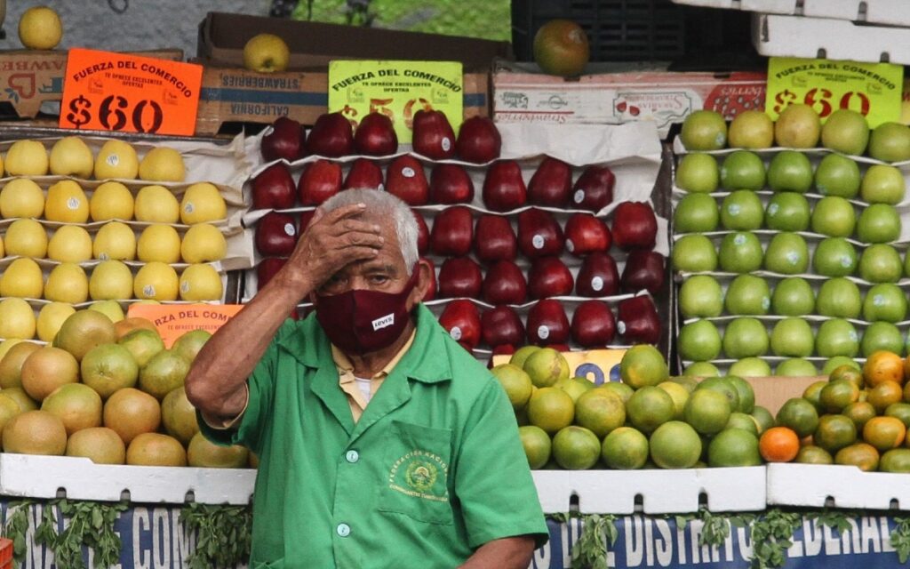 Economía mexicana cae 0.4% en tercer trimestre: INEGI | Video