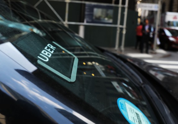 El Concejo de la Ciudad de Nueva York vota para limitar las licencias para servicios de transporte compartido como Uber y Lyft