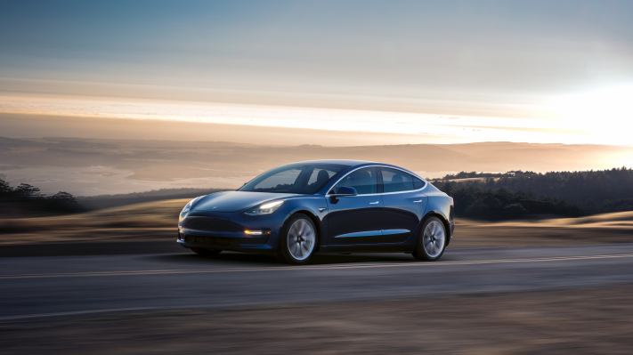 El Model 3 de Tesla llegará a algunas de sus salas de exposición en la costa este