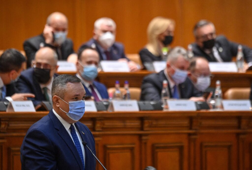 El Parlamento de Rumanía inviste al gobierno de coalición entre liberales y socialdemócratas