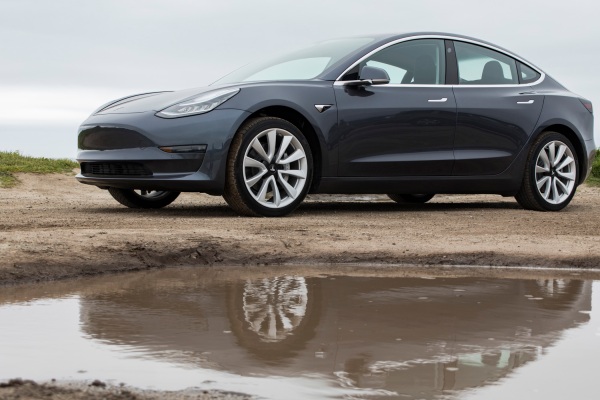 El Tesla Model 3 es una carta de amor a la carretera