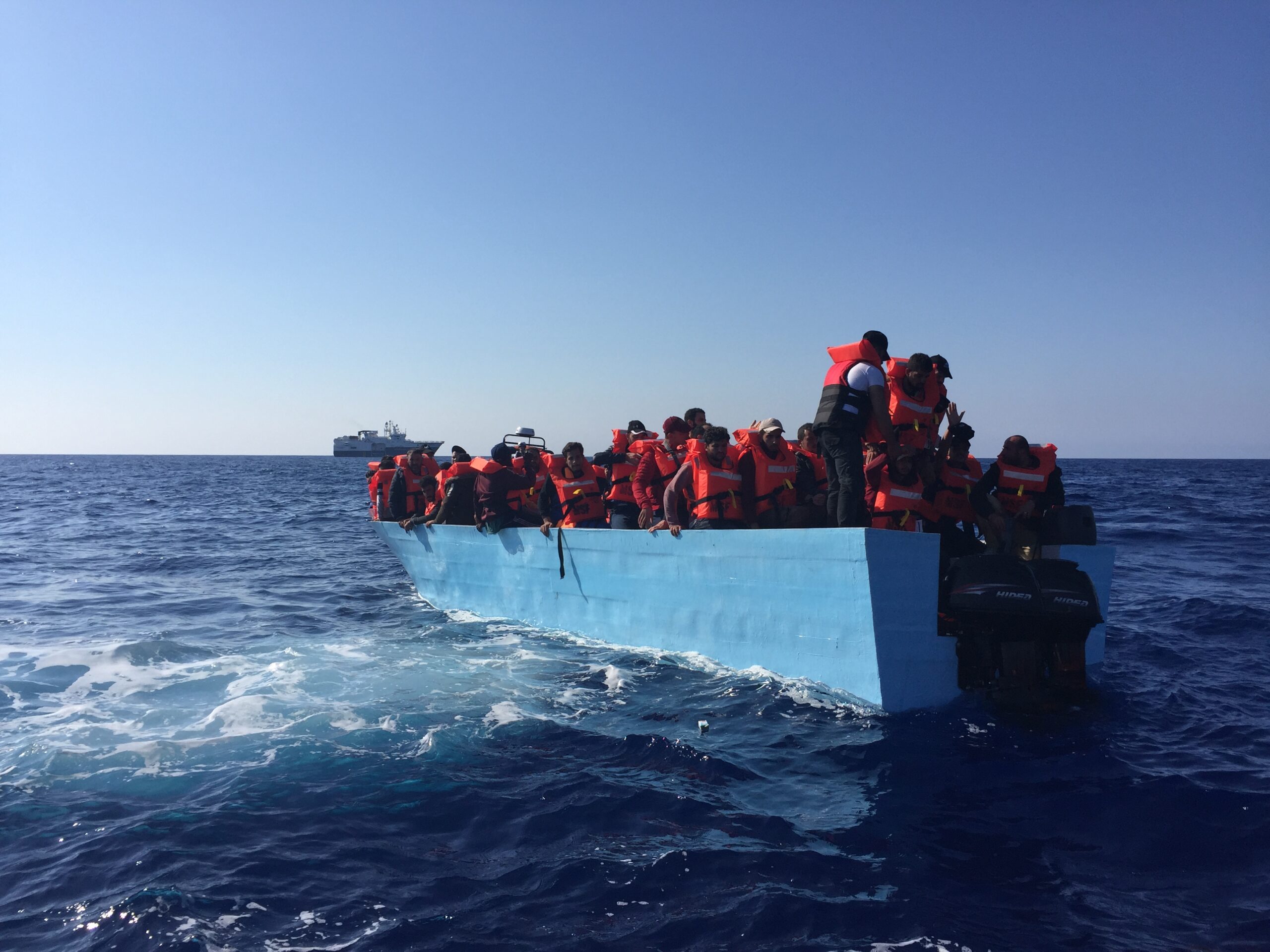El barco de MSF llega a Sicilia con 10 cadáveres