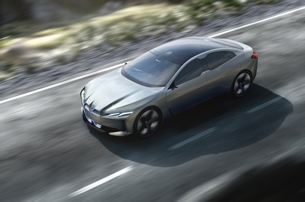 El i Vision Dynamics de BMW apunta a la gama superior de Tesla en un cupé de cuatro puertas