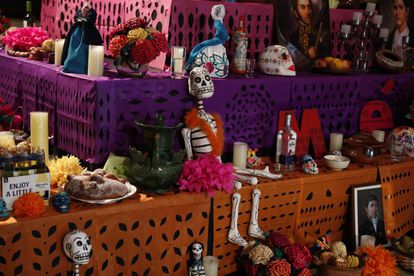 Un altar de los muertos en una sala del de la Quinta de los Libertadores el domingo, en Lima (Perú).