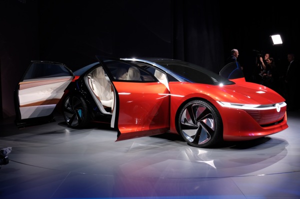 El sedán eléctrico ID Vizzion de Volkswagen apunta a la producción en 2022