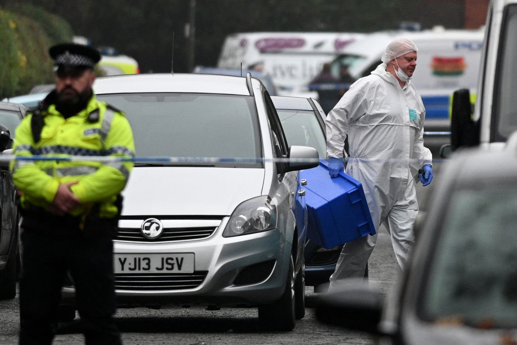 Elevan el nivel de amenaza terrorista en el Reino Unido tras ataque con bomba en un taxi